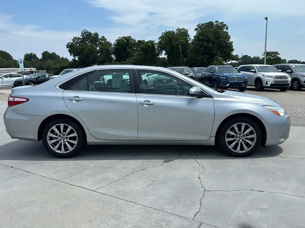 Used 2016 Toyota Camry XLE FWD image 3