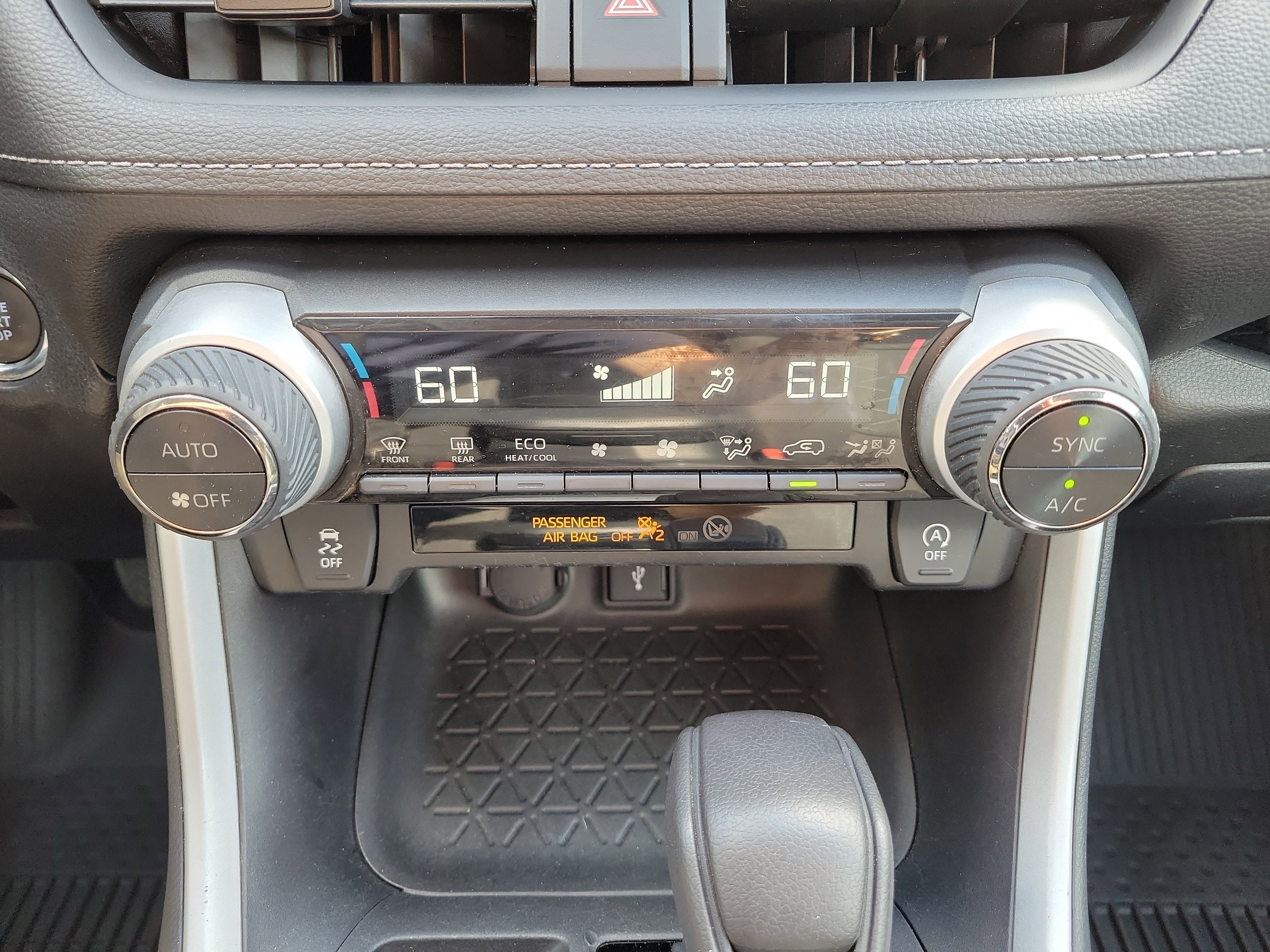 Used 2022 Toyota RAV4 XLE FWD image 34