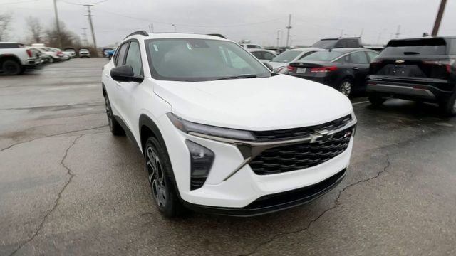 New 2026 Chevrolet Trax RS w/ Sunroof Package FWD image 4