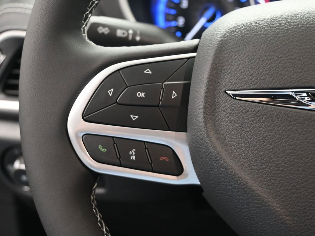 New 2026 Chrysler Pacifica Select image 2