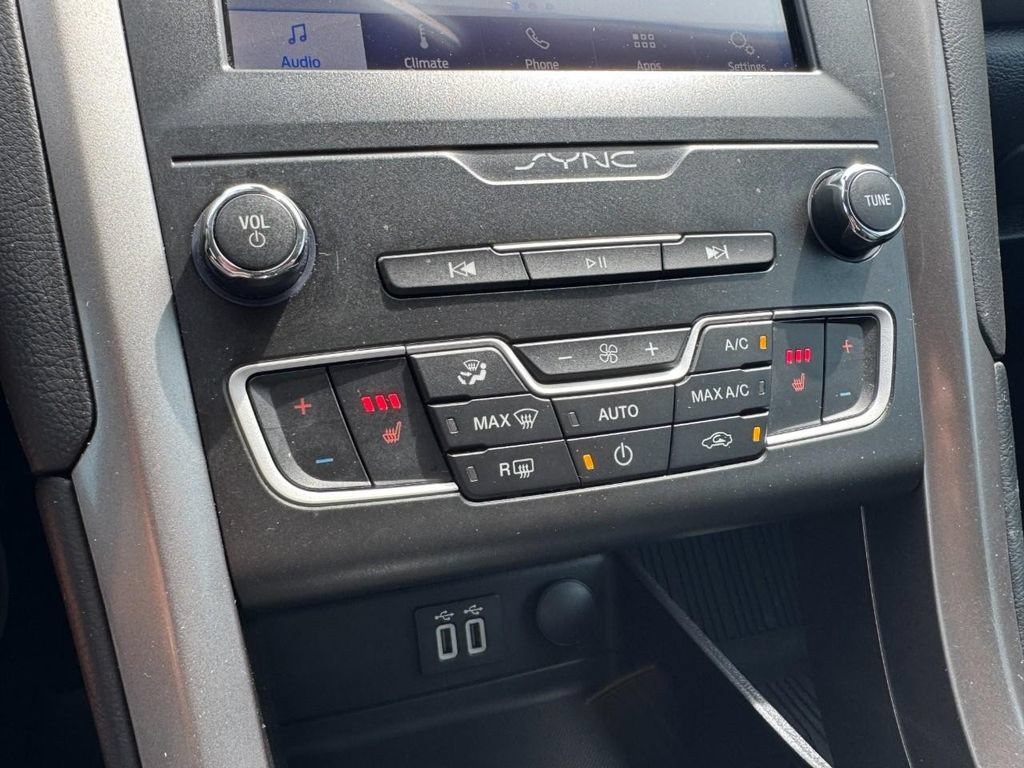 Used 2020 Ford Fusion SEL FWD image 18