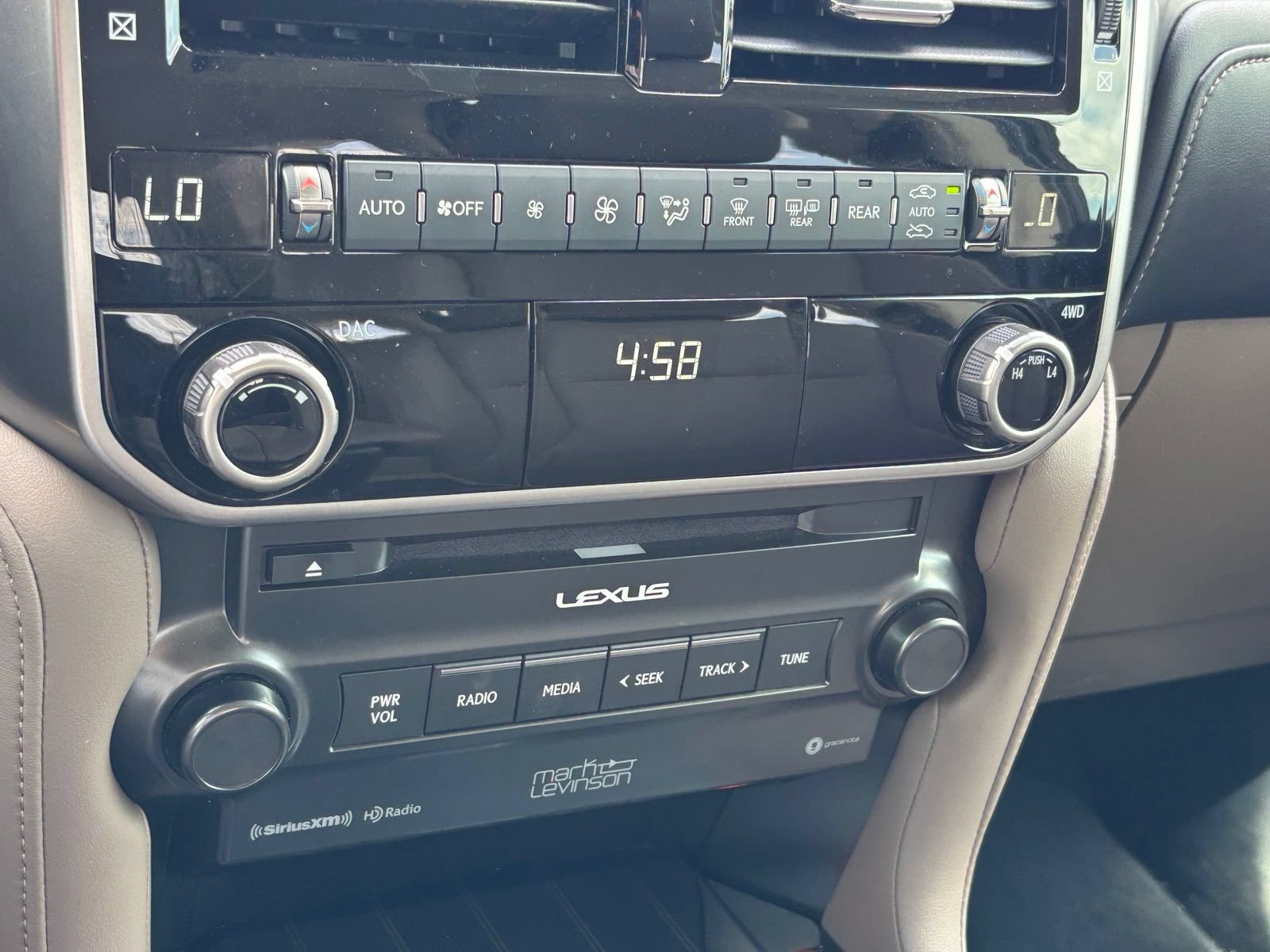 Used 2023 Lexus GX 460 Premium w/ Accessory Package AWD/4WD image 23