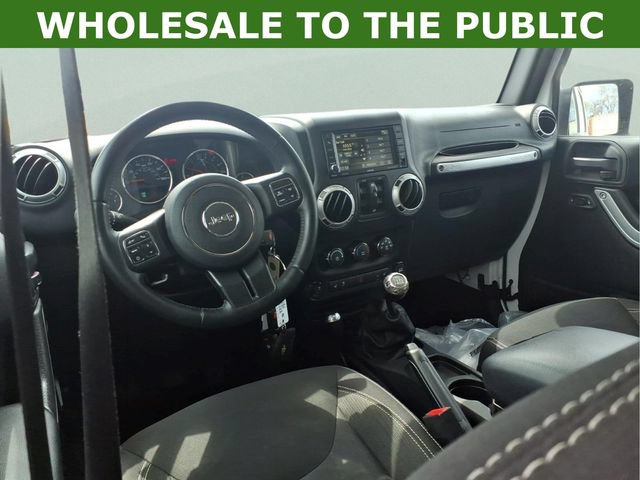 Used 2016 Jeep Wrangler Unlimited Sahara w/ Dual Top Group AWD/4WD image 9