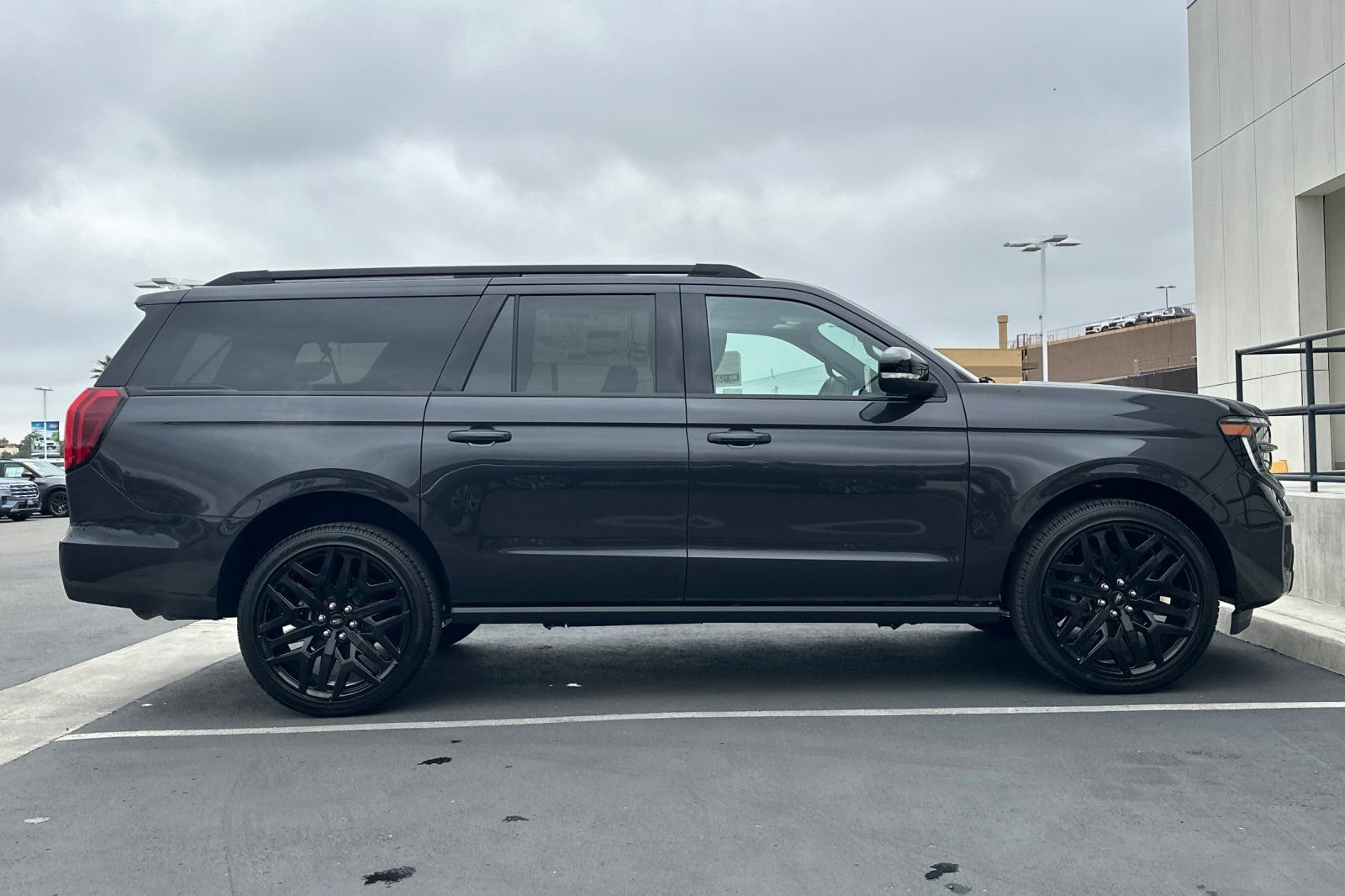 New 2026 Ford Expedition Max Platinum w/ Stealth Performance Package AWD/4WD image 2