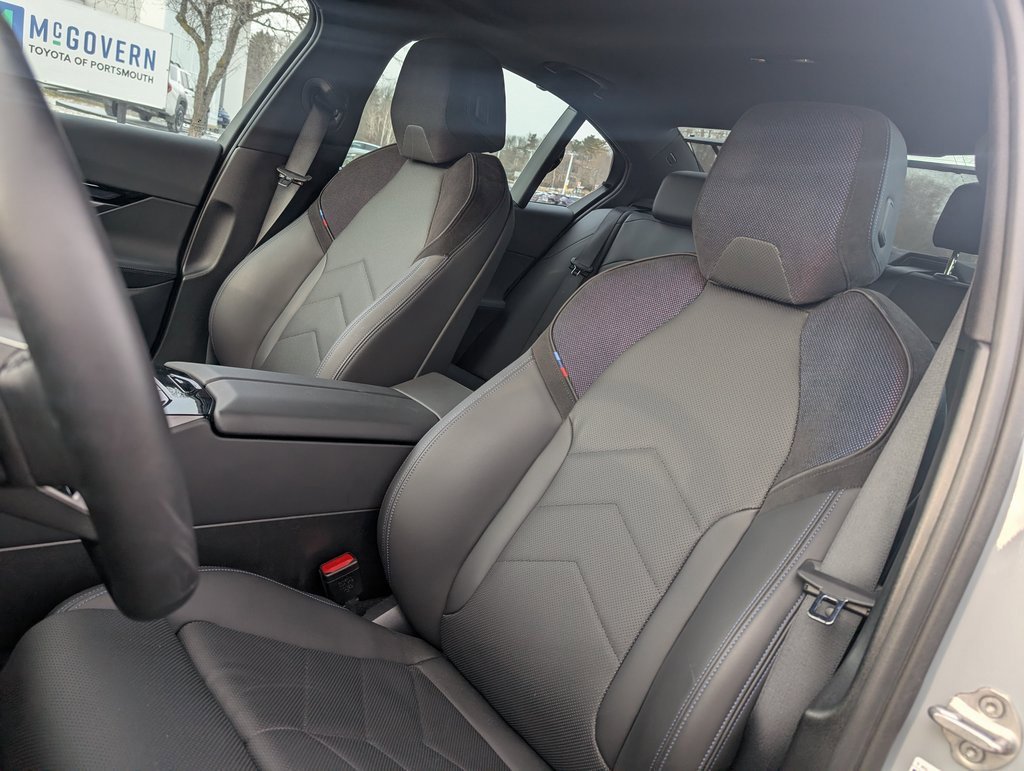 Used 2024 BMW 540i xDrive w/ Premium Package image 19