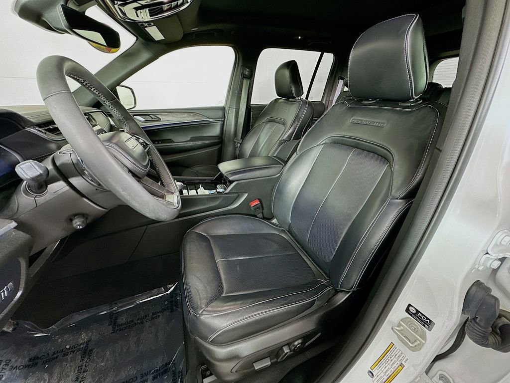 Certified 2024 Jeep Grand Cherokee Overland image 32