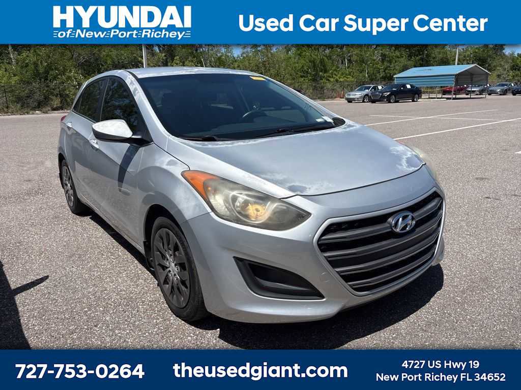 Used 2016 Hyundai Elantra GT FWD image 4
