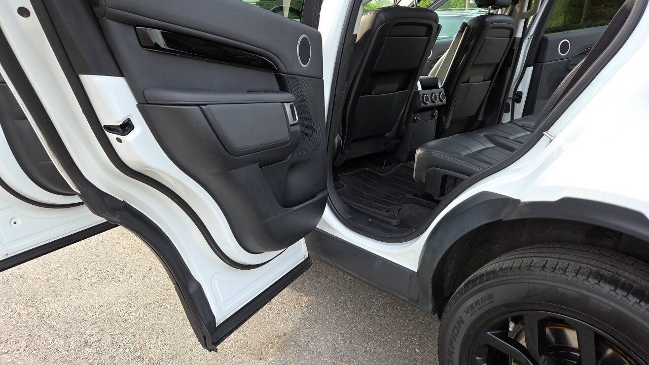 Used 2019 Land Rover Discovery SE AWD/4WD image 30