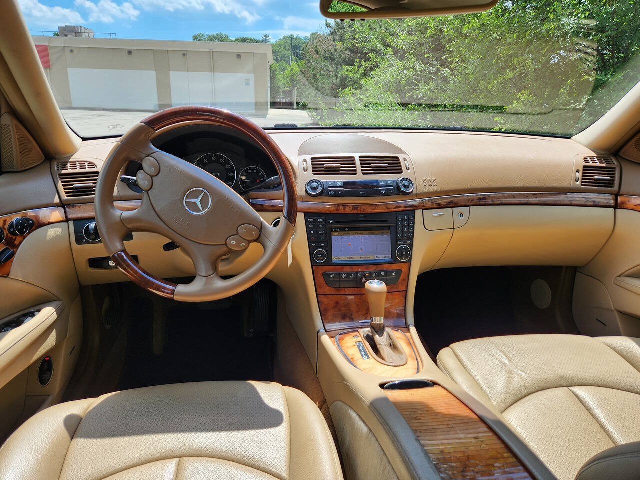Used 2009 Mercedes-Benz E 350 4MATIC Sedan image 17
