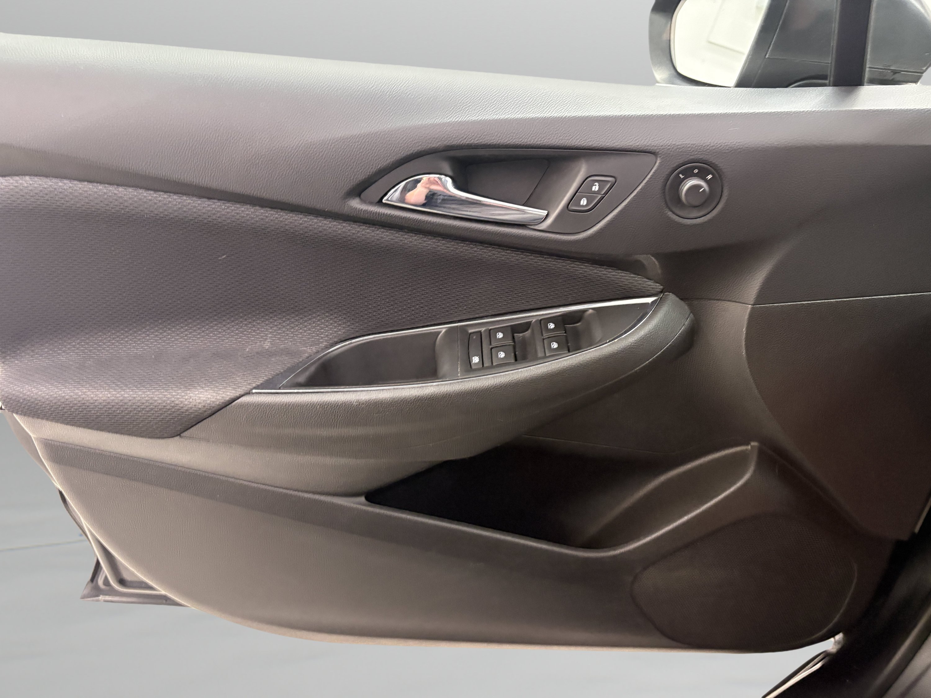 Used 2019 Chevrolet Cruze LT FWD image 22
