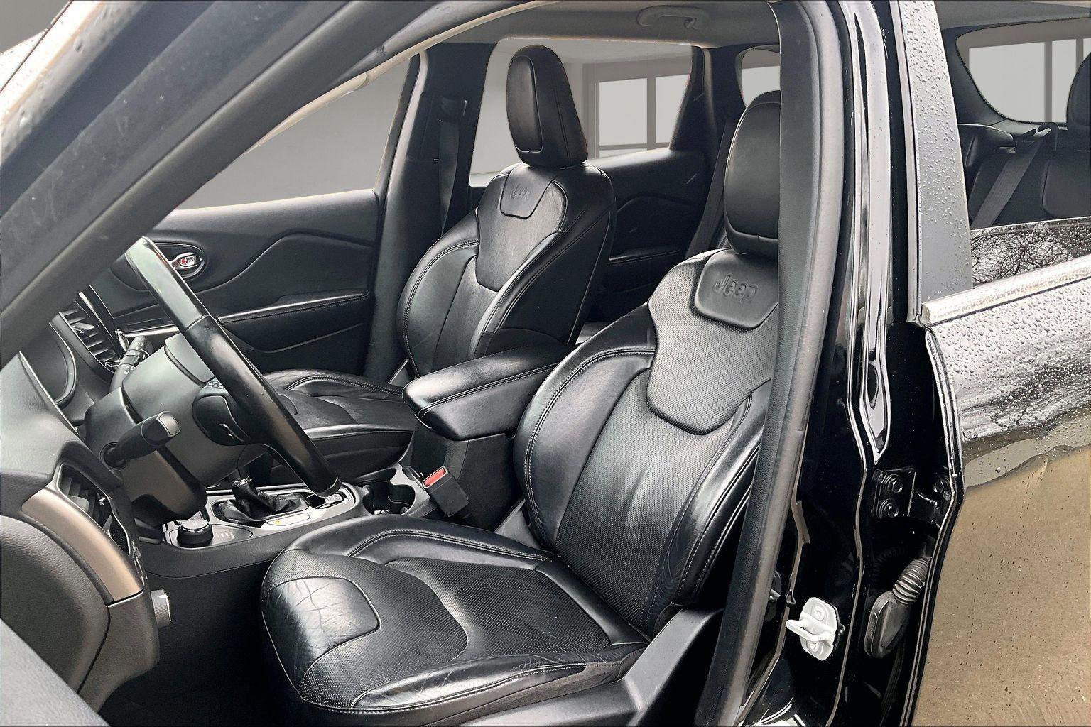 Used 2020 Jeep Cherokee Limited image 24