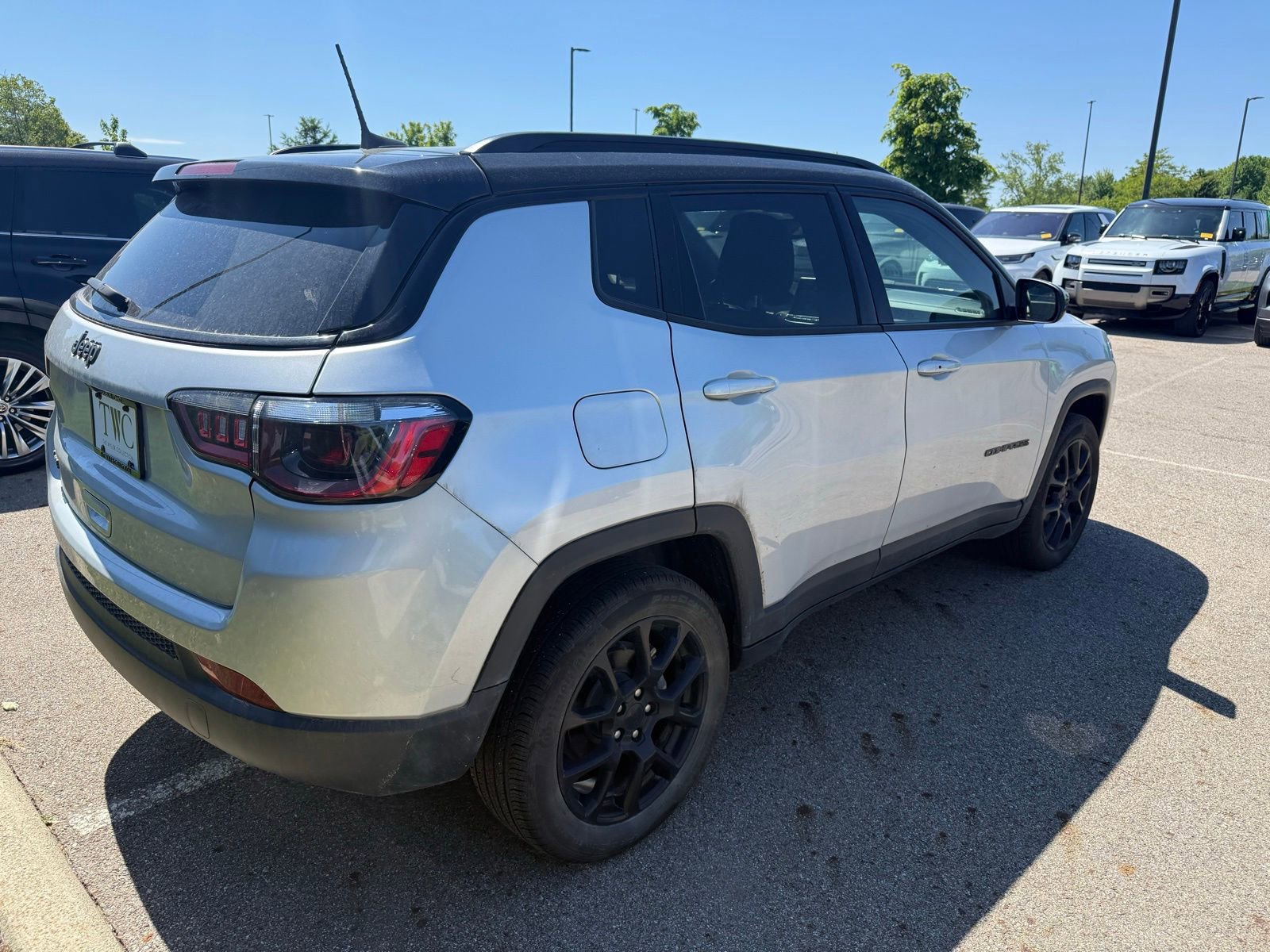 Used 2024 Jeep Compass Latitude w/ Convenience Group AWD/4WD image 5