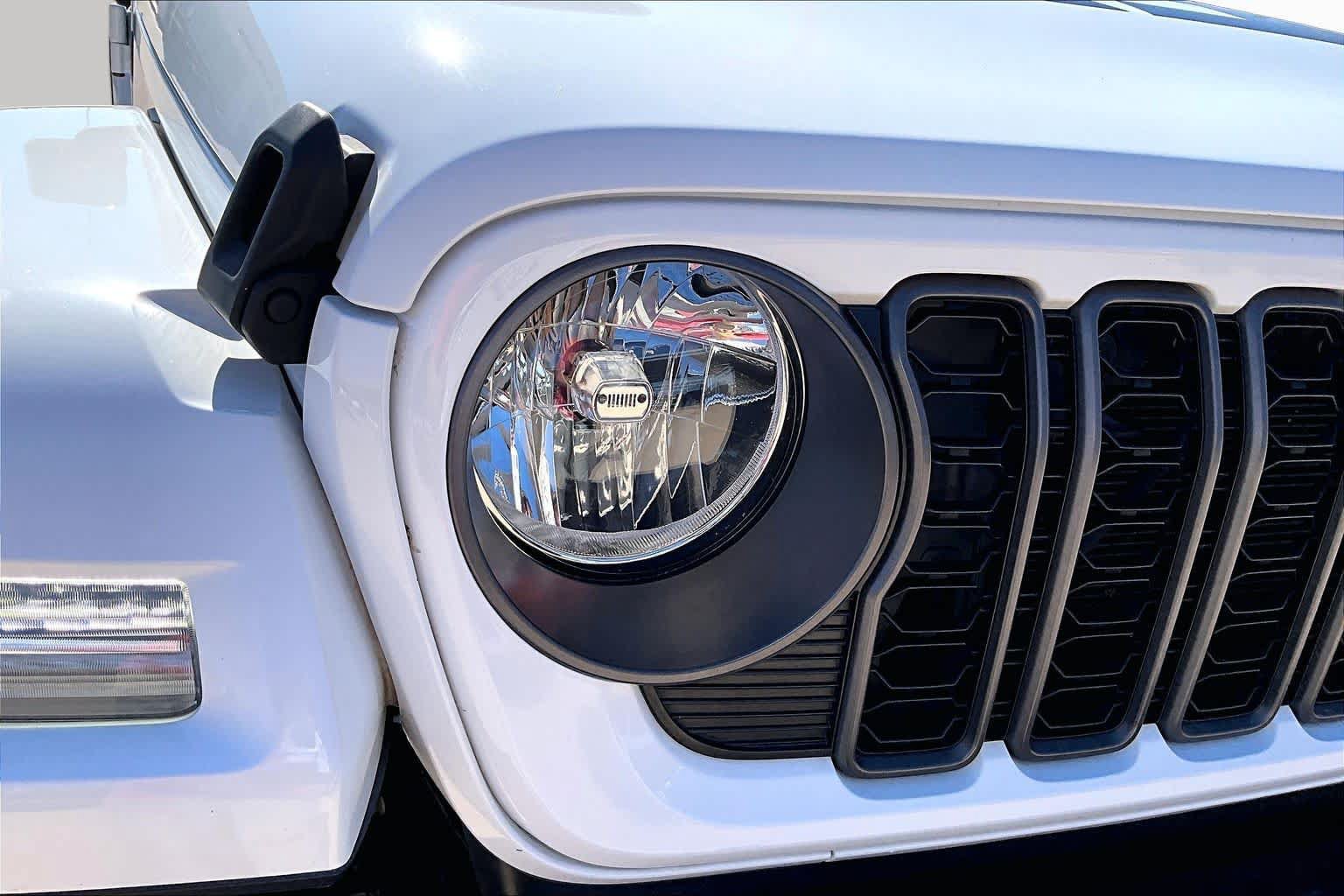 Used 2024 Jeep Wrangler Unlimited w/ Convenience Group AWD/4WD image 23