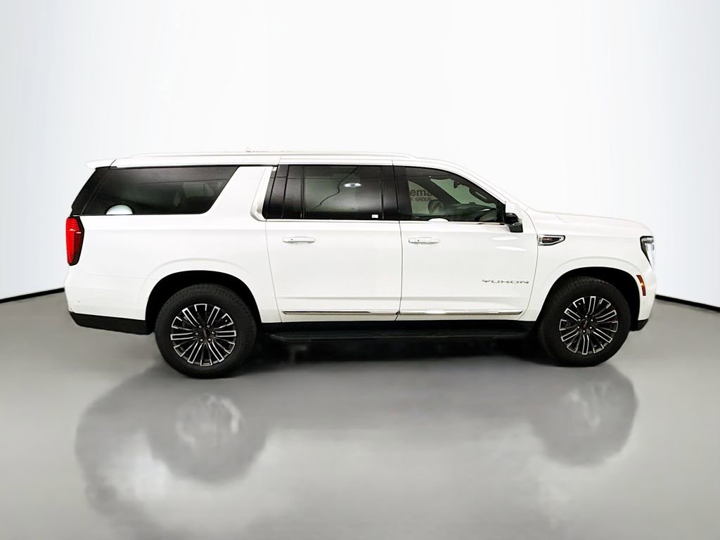 Used 2025 GMC Yukon XL Elevation AWD/4WD image 12