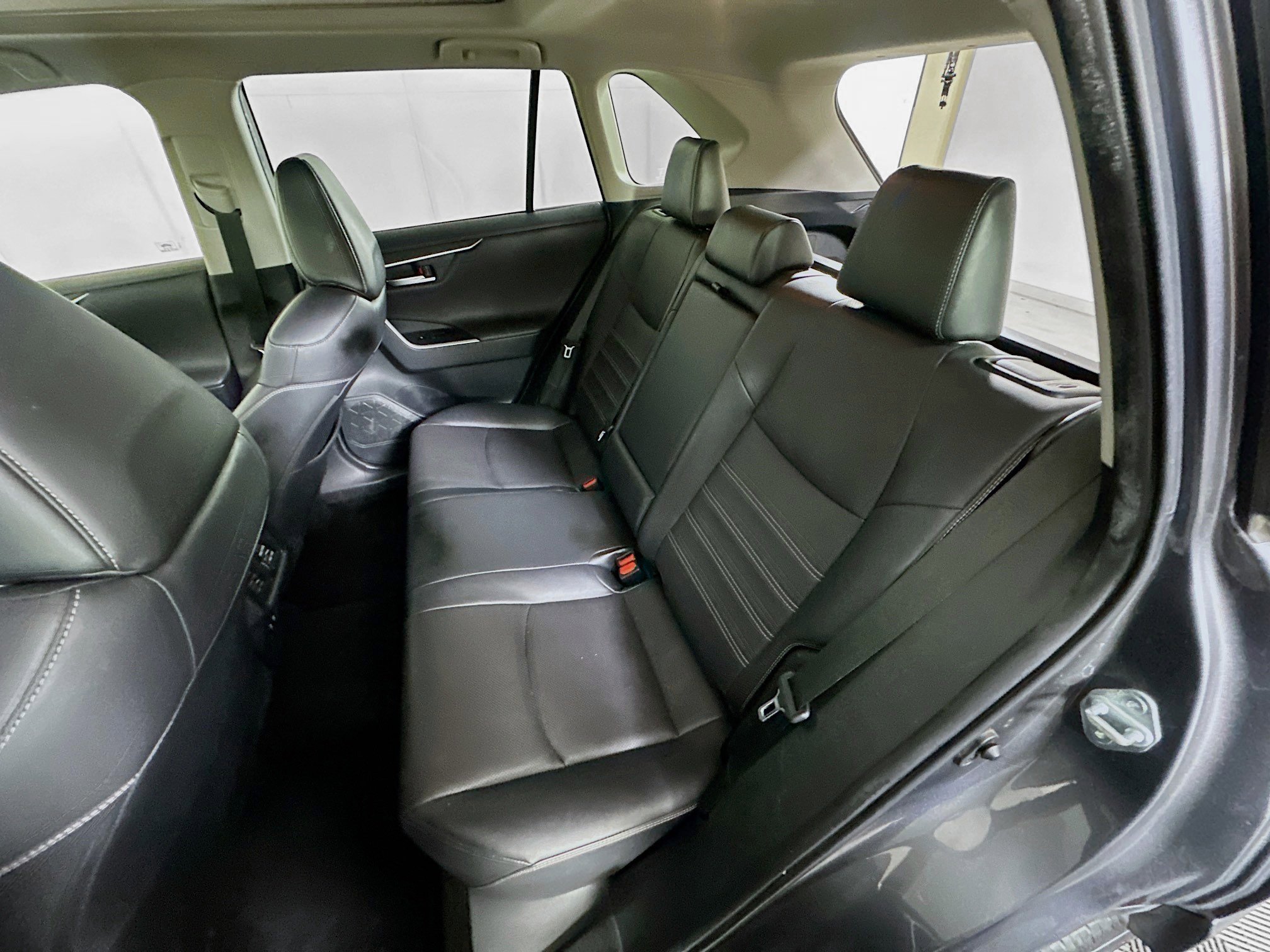 Used 2019 Toyota RAV4 Limited w/ Advanced Technology Package FWD image 28