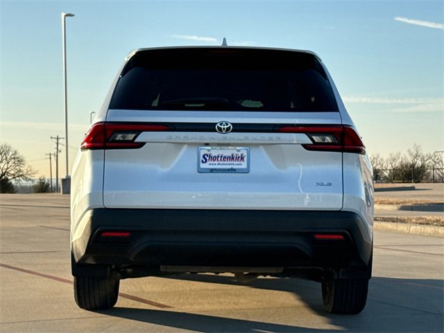 Used 2024 Toyota Grand Highlander XLE image 7