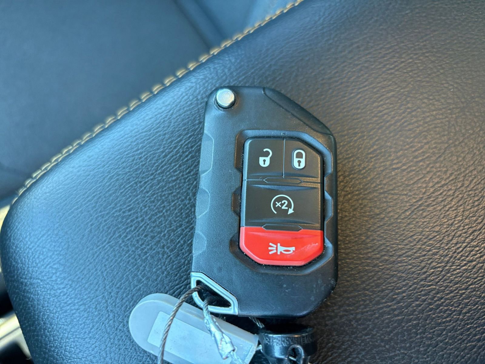 Used 2025 Jeep Wrangler Sahara AWD/4WD image 21