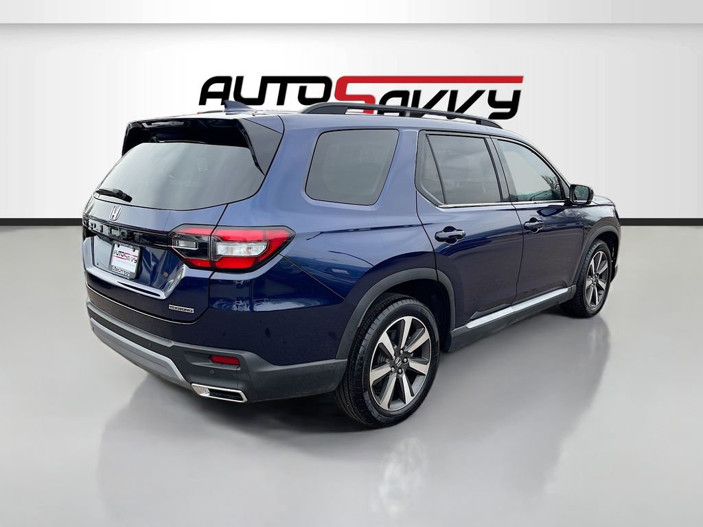 Used 2025 Honda Pilot Touring image 7