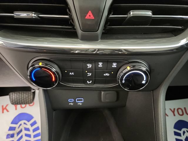 Used 2025 Buick Encore GX Preferred AWD/4WD image 19
