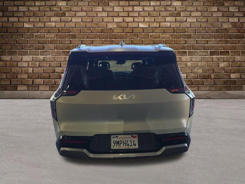 Used 2024 Kia EV9 Land image 4