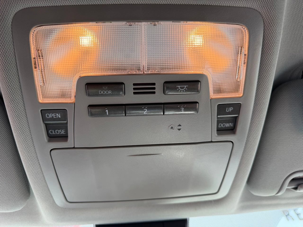 Used 2019 Toyota Highlander XLE AWD/4WD image 8