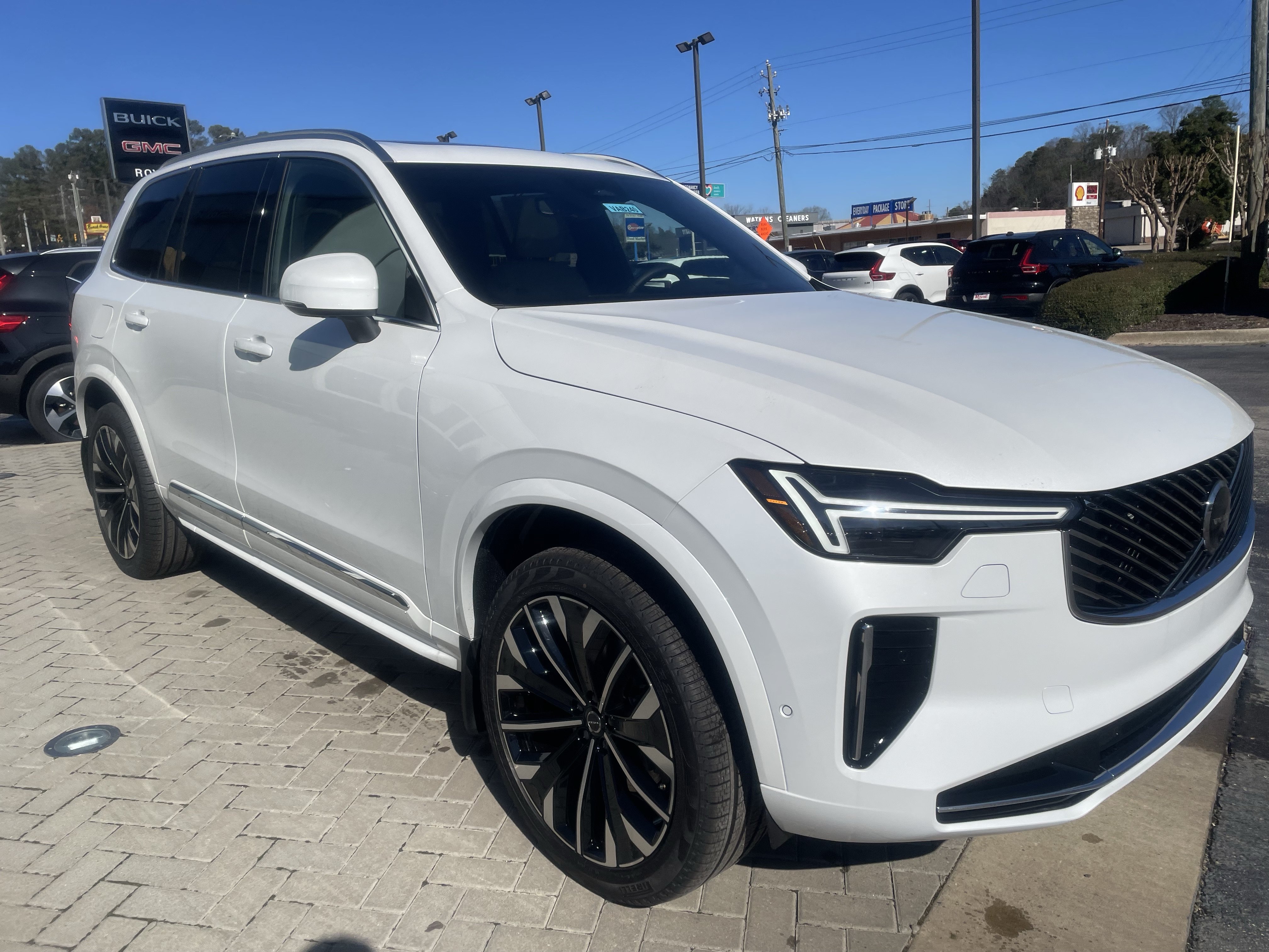 New 2026 Volvo XC90 B6 Ultra w/ Lounge Package AWD/4WD image 3