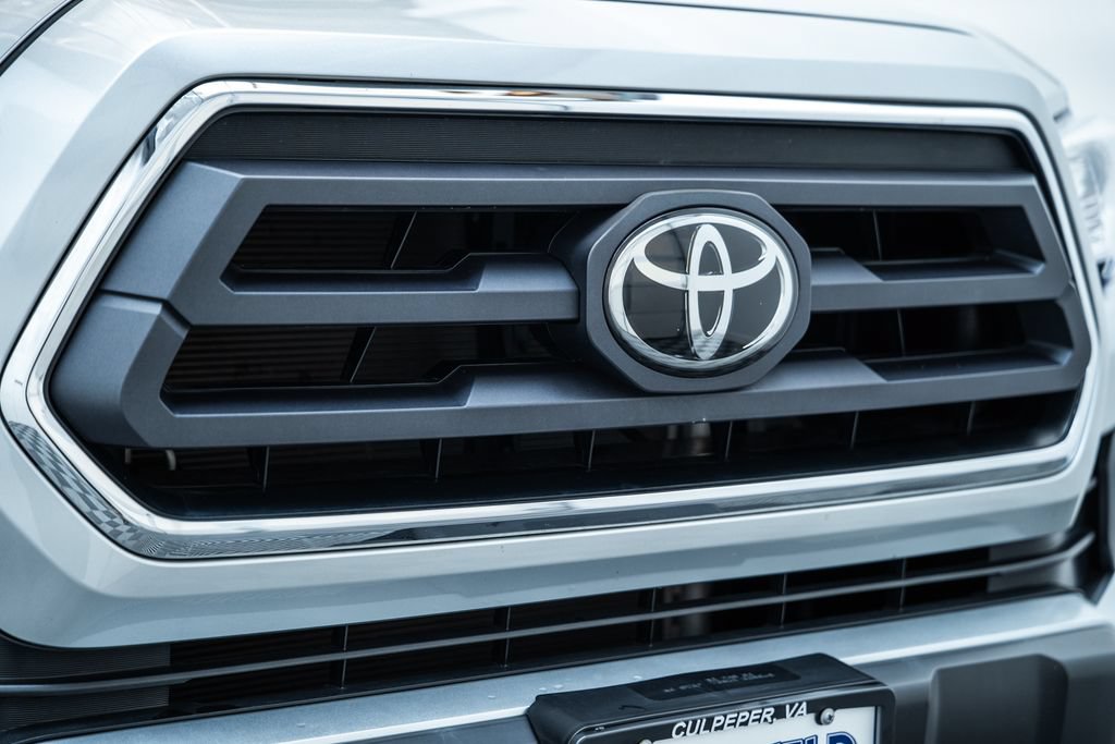 Certified 2022 Toyota Tacoma SR5 AWD/4WD image 13