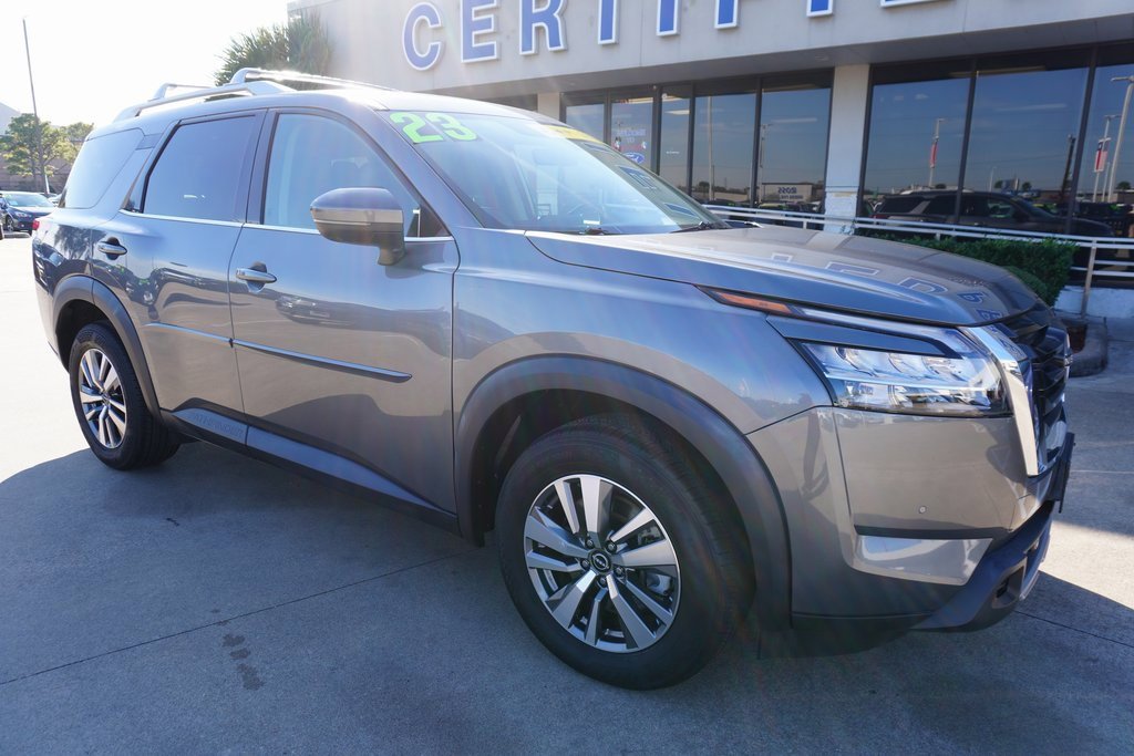 Used 2023 Nissan Pathfinder SL image 1