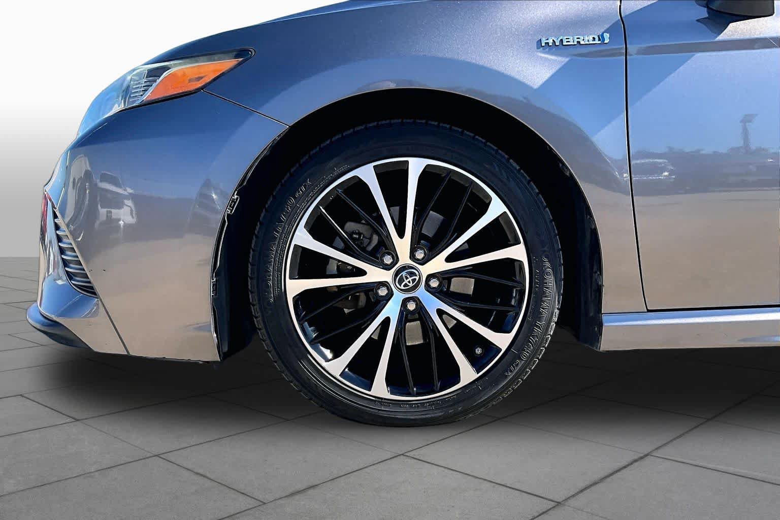 Used 2019 Toyota Camry SE FWD image 11