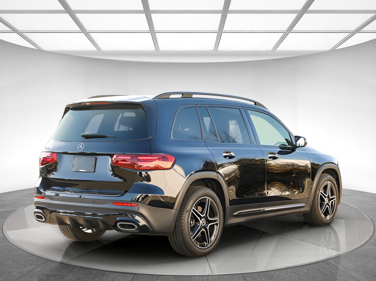 Used 2024 Mercedes-Benz GLB 250 image 3