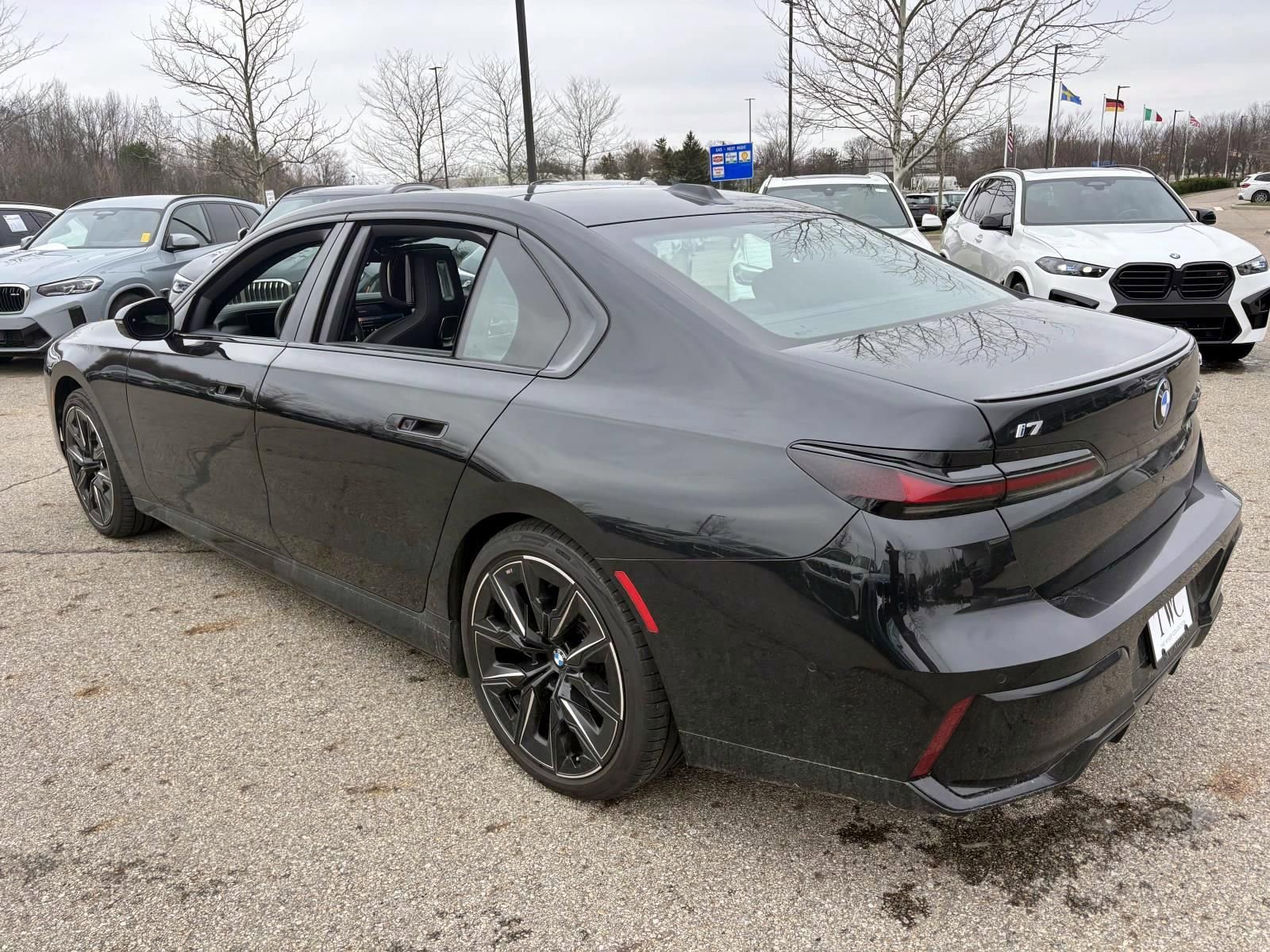 Used 2026 BMW i7 xDrive60 w/ Executive Package AWD/4WD image 7