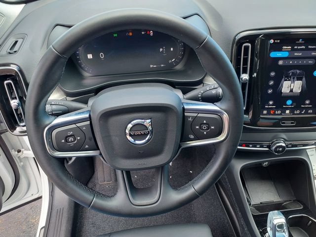 Certified 2026 Volvo XC40 B5 Plus AWD/4WD image 6