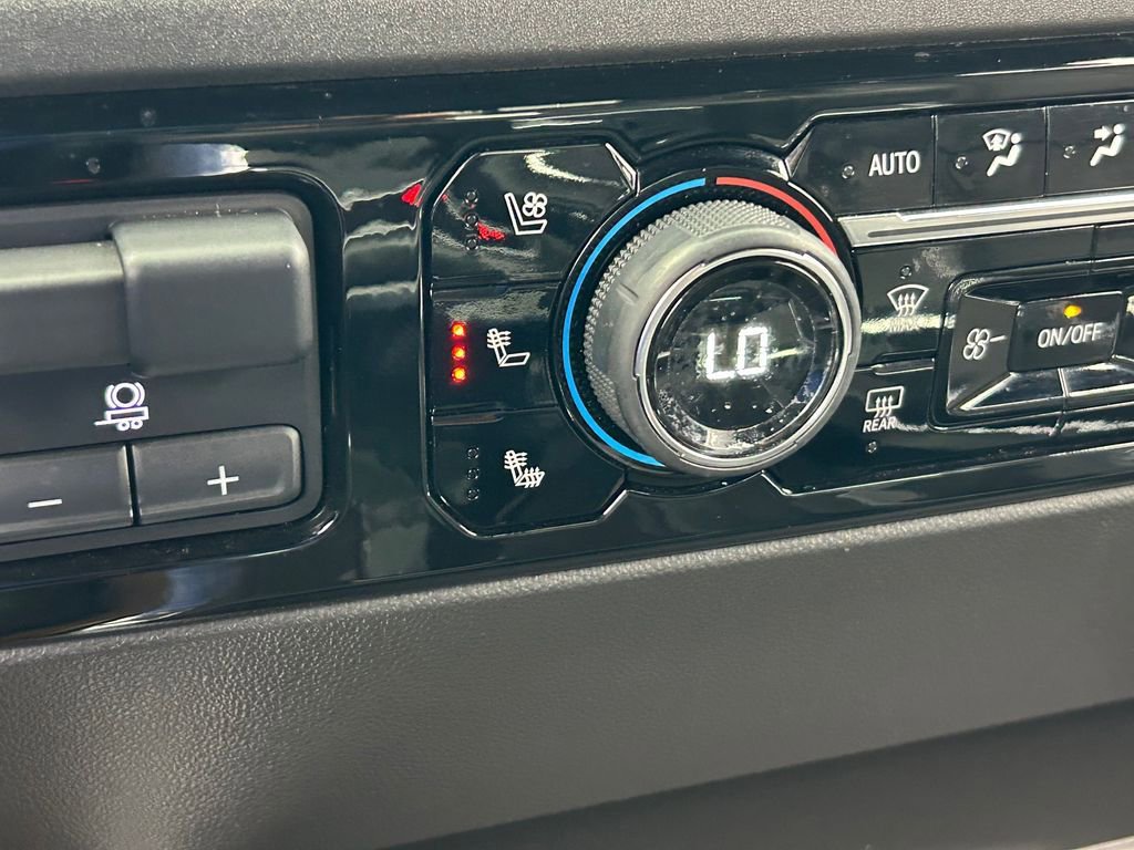 Used 2022 Chevrolet Silverado 1500 High Country image 32