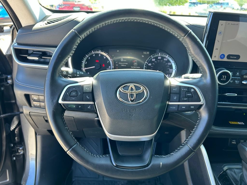 Used 2023 Toyota Highlander XLE FWD image 9