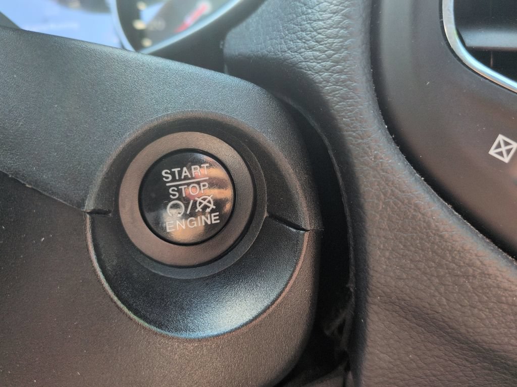 Used 2018 Jeep Compass Latitude FWD image 17