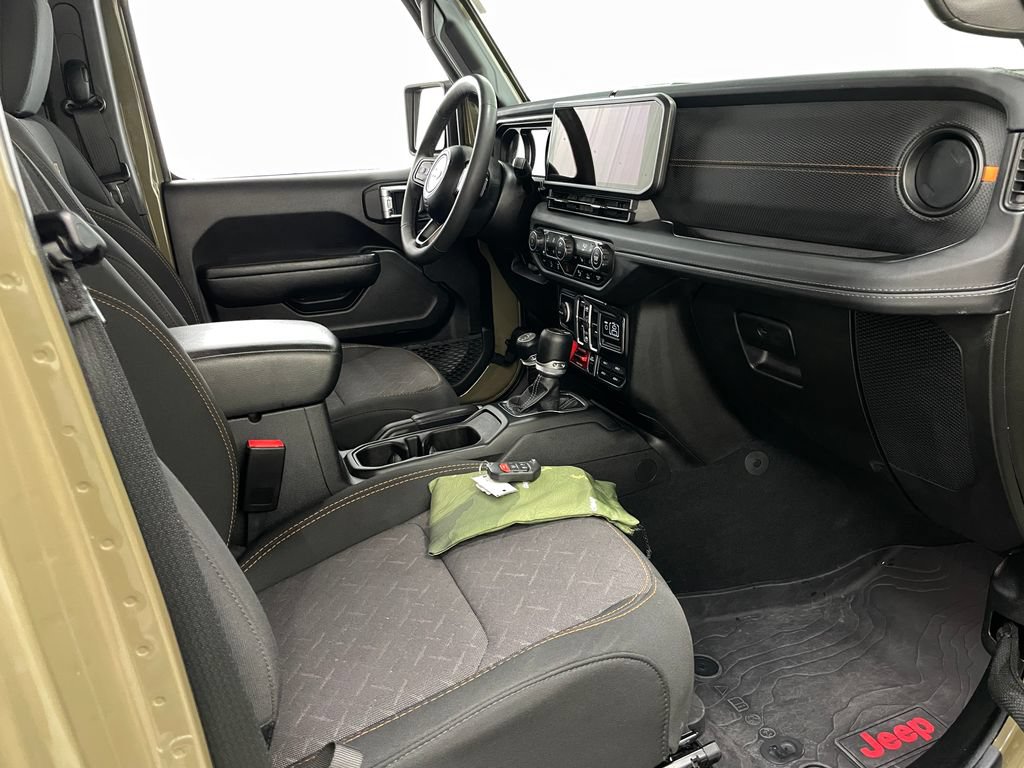 Used 2025 Jeep Gladiator Mojave w/ Safety Group AWD/4WD image 39