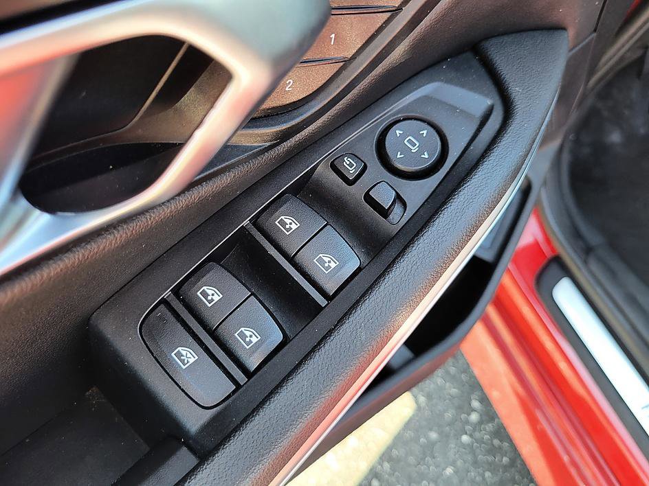 Used 2024 BMW 330e xDrive image 10