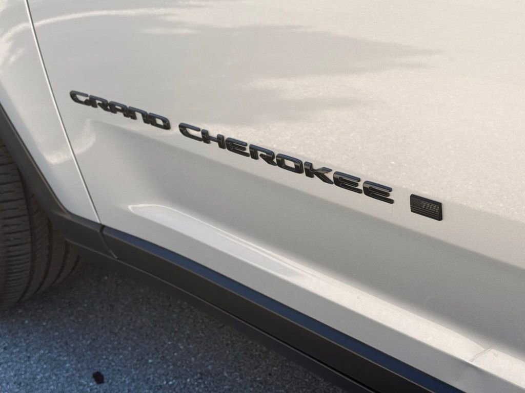 Certified 2023 Jeep Grand Cherokee Altitude AWD/4WD image 30