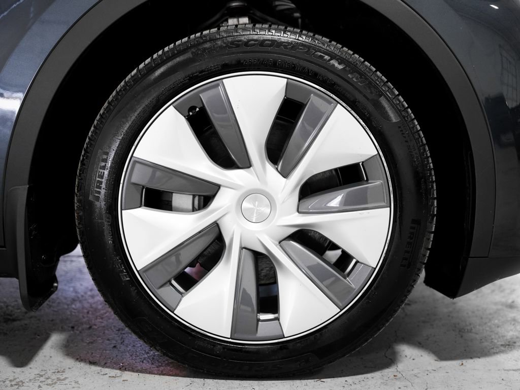 Used 2024 Tesla Model Y Long Range AWD/4WD image 35