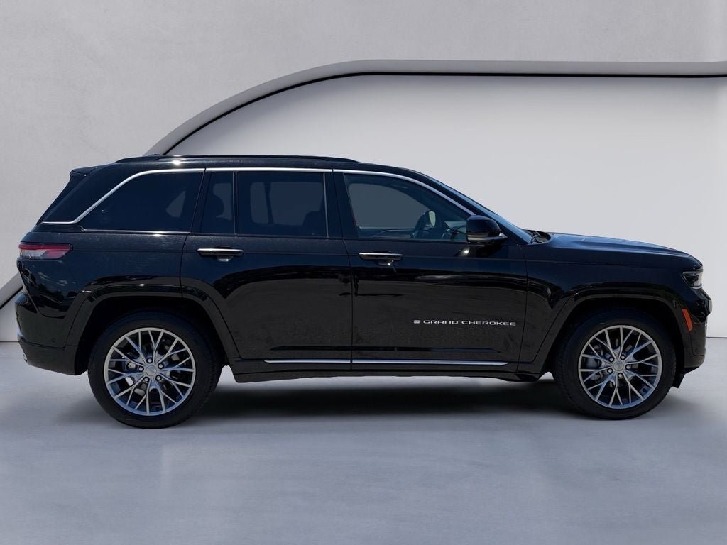 Used 2025 Jeep Grand Cherokee Summit AWD/4WD image 6