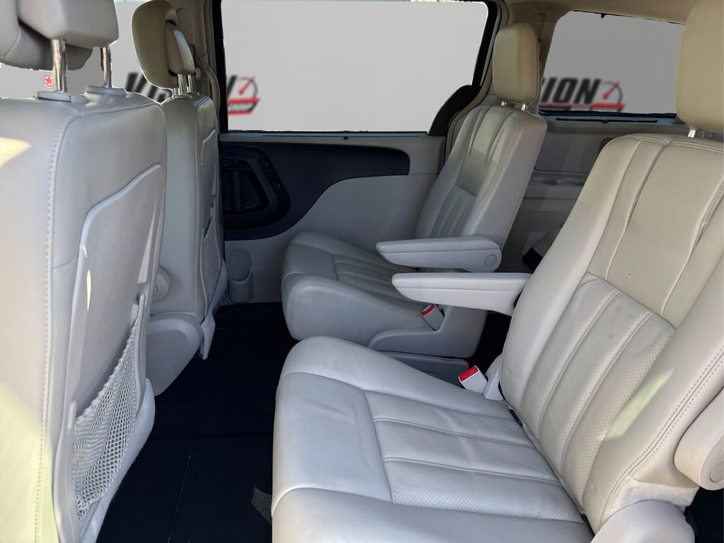 Used 2012 Chrysler Town & Country Touring-L w/ Driver Convenience Group image 10