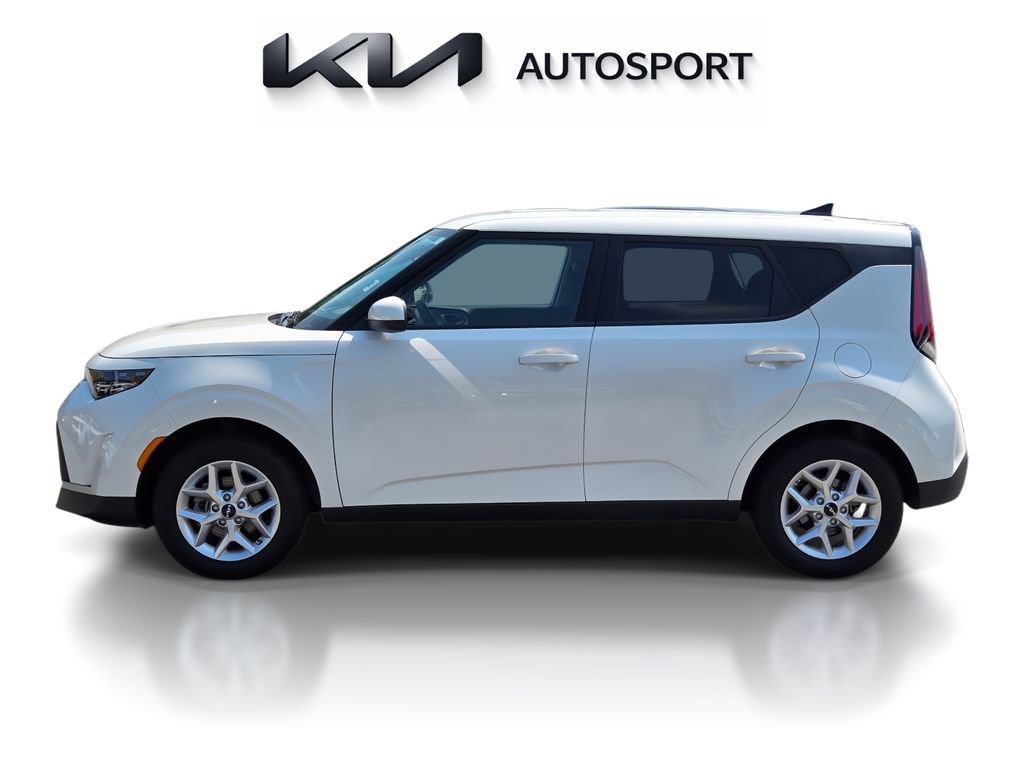 Certified 2025 Kia Soul LX w/ LX Technology Package FWD image 13