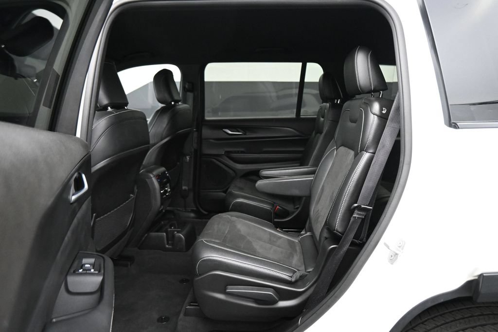 Used 2023 Jeep Grand Cherokee L Laredo AWD/4WD image 19