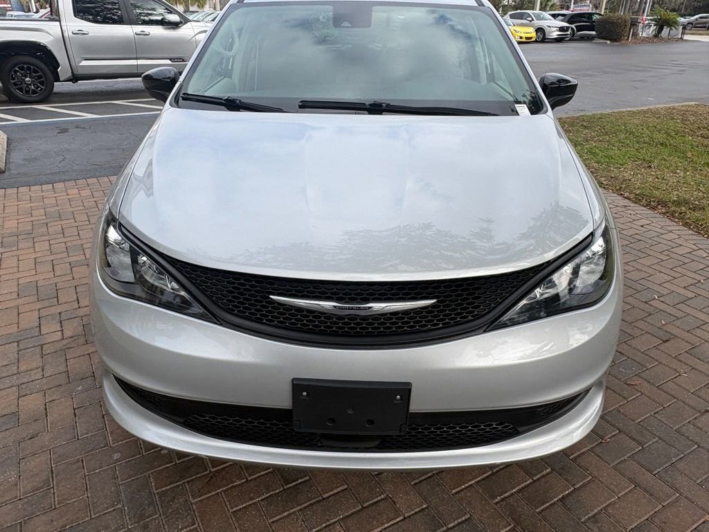 Used 2024 Chrysler Voyager LX image 8