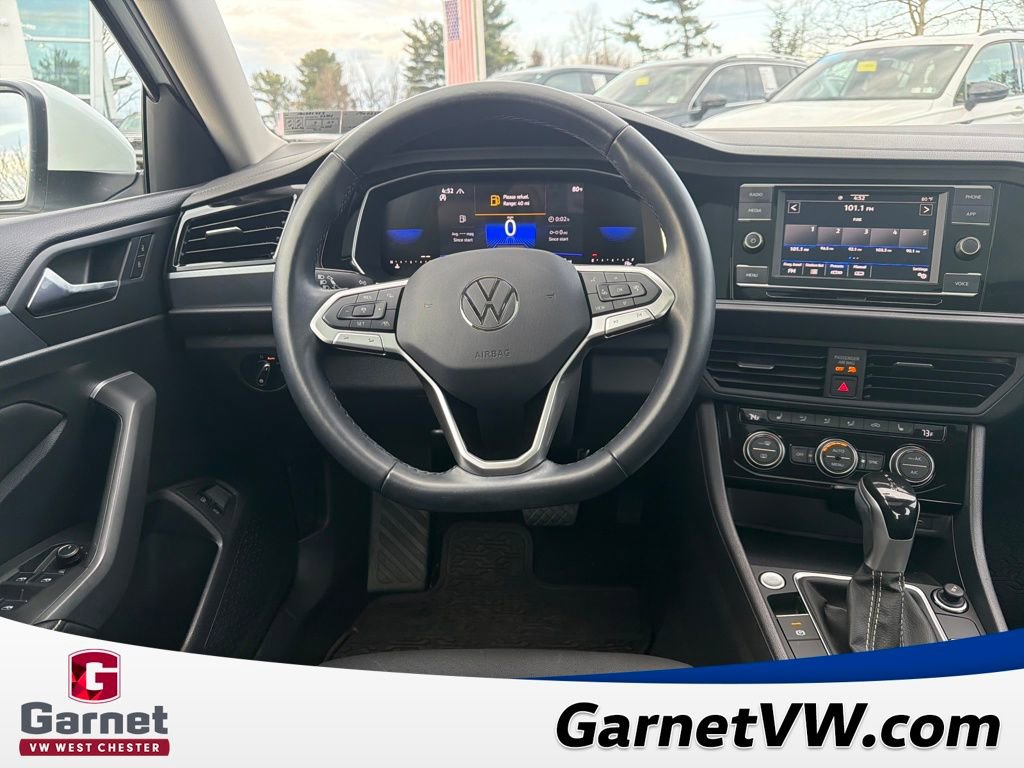 Certified 2023 Volkswagen Jetta SE image 14