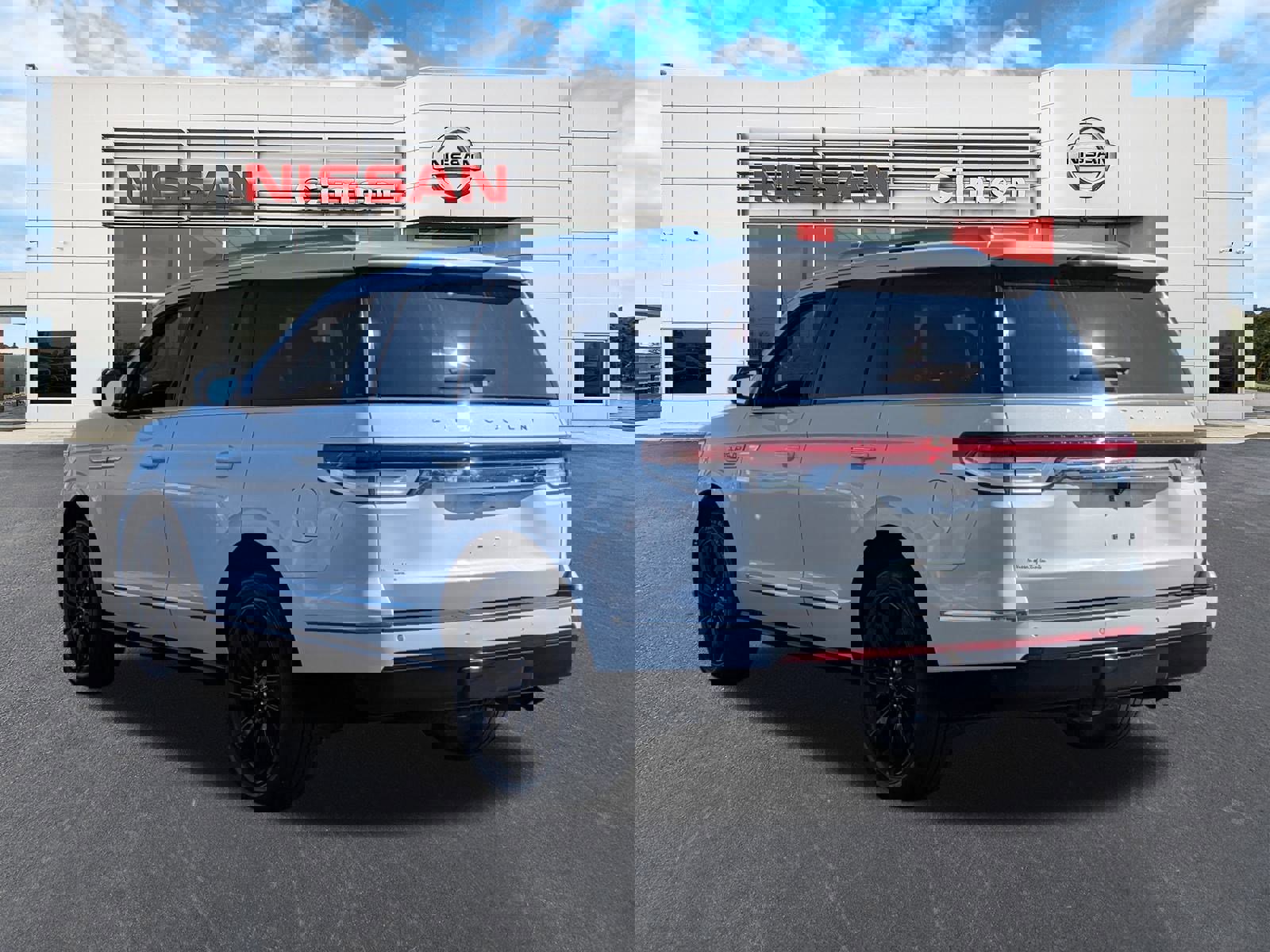 Used 2022 Lincoln Navigator Reserve AWD/4WD image 5