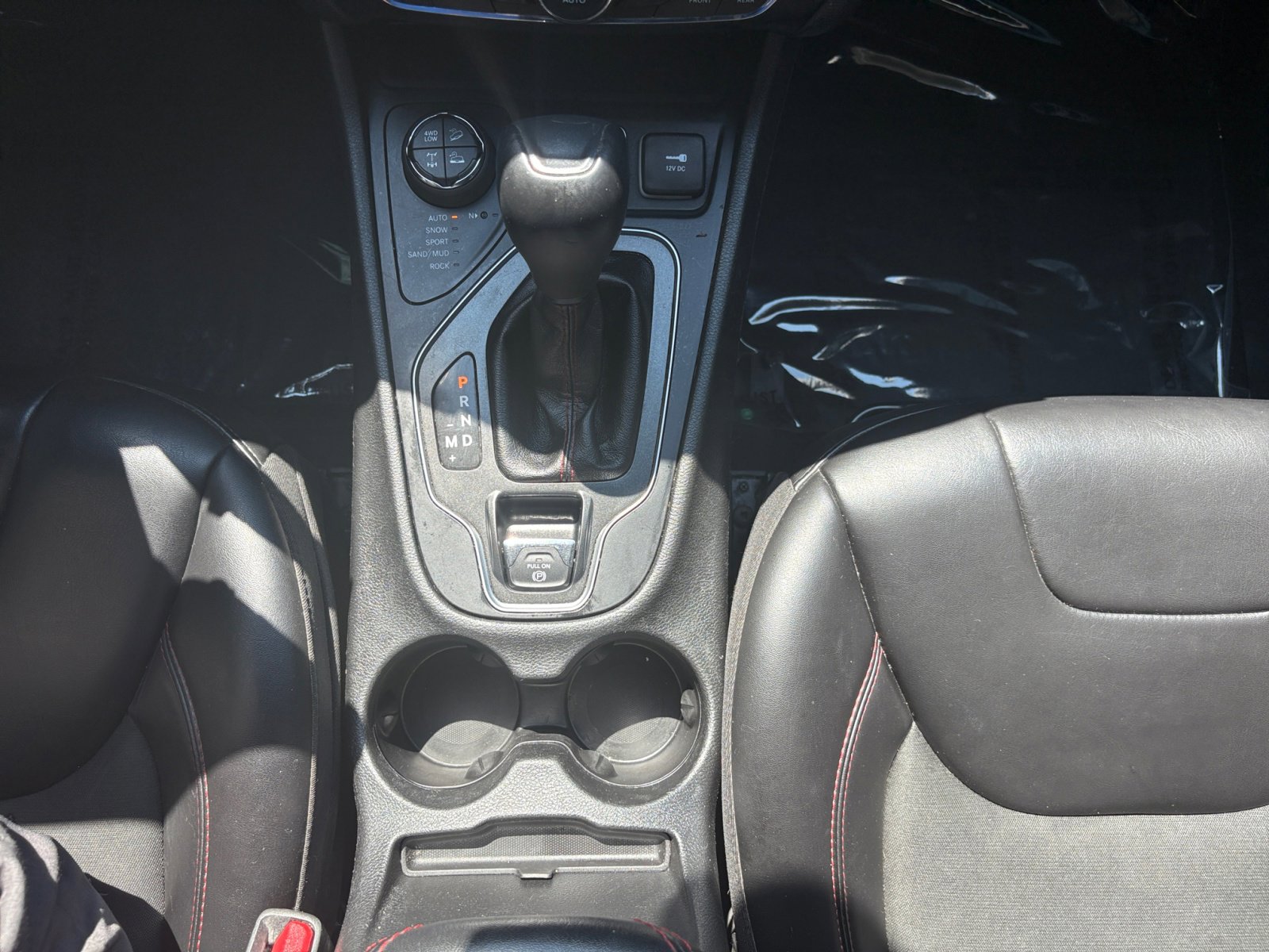 Used 2019 Jeep Cherokee Trailhawk image 9