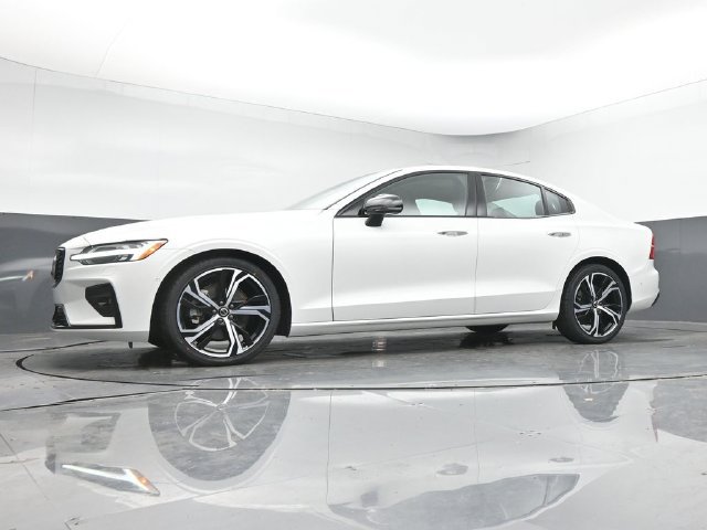 Used 2025 Volvo S60 B5 Plus FWD image 38