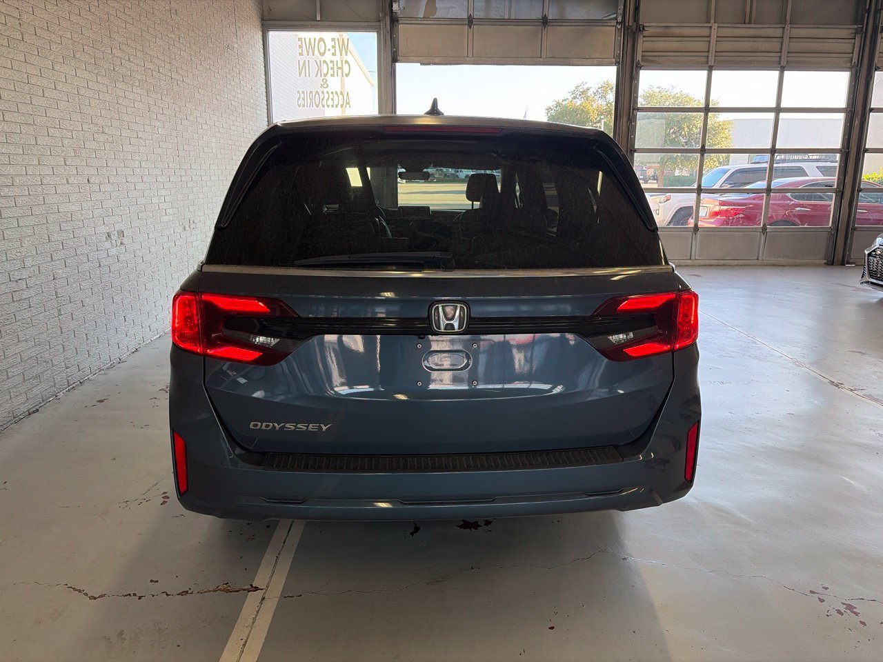 Used 2025 Honda Odyssey EX-L image 4