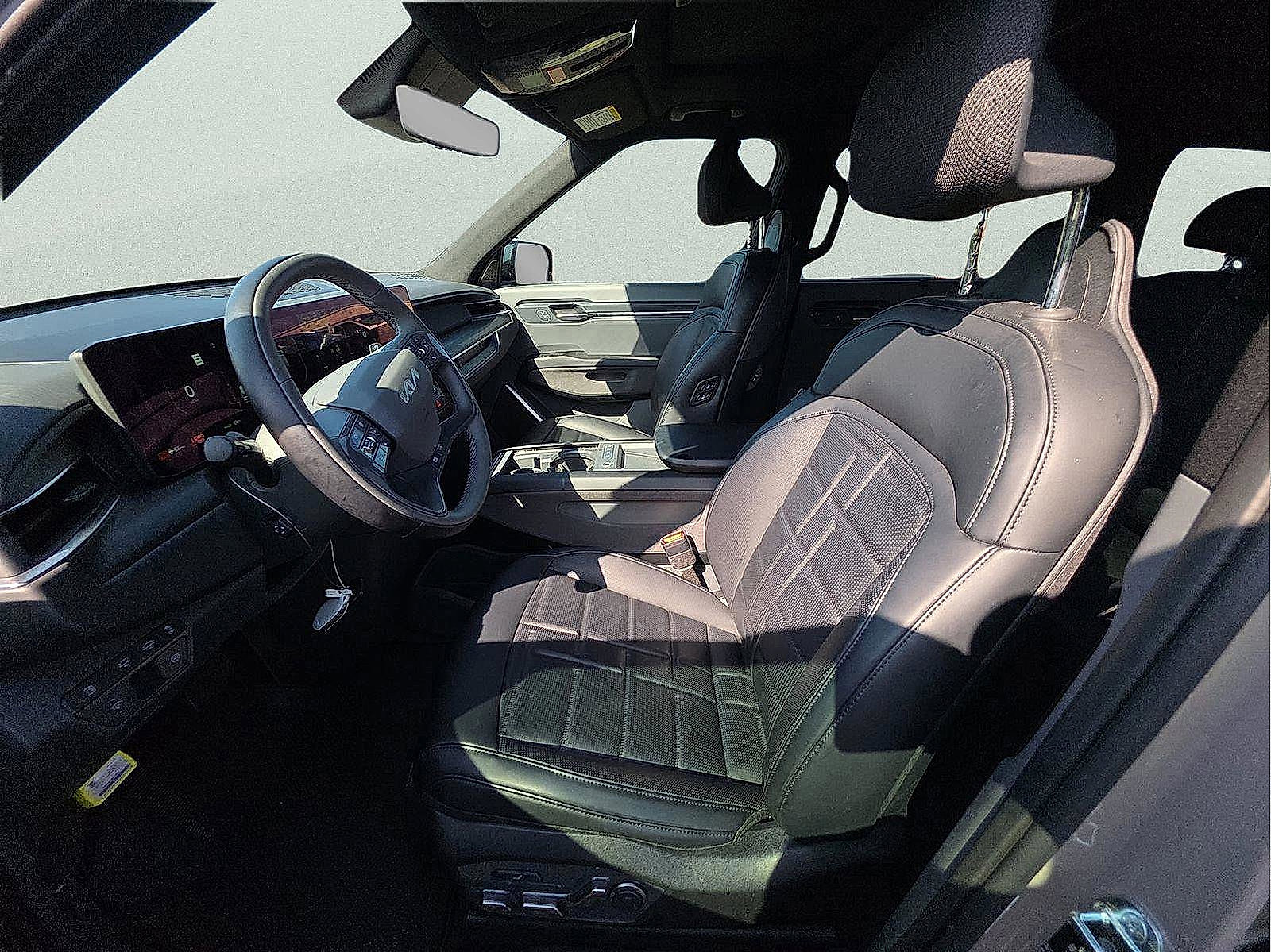 Certified 2026 Kia EV9 Land w/ Nightfall Edition Package image 6